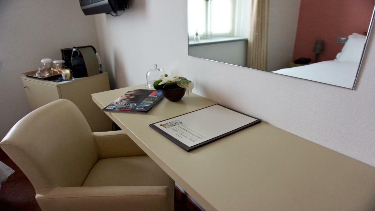 La Fermata Resort Alessandria Exteriör bild